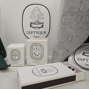 Diptyque Paris Candle Duo: Feu de Bois & Santal + Extras